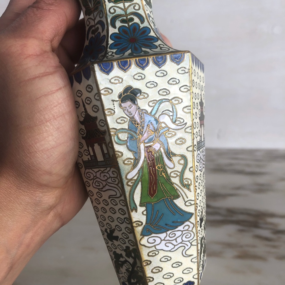 SOLD Vintage | Small Enamel Cloisonne Vase - Picture 9 of 11